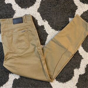 Zara Men’s Tan straight leg chino trousers #tantrousers